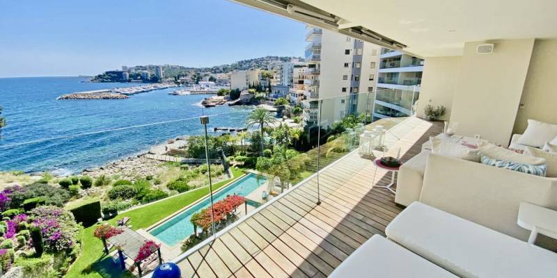 Fantastic sea views - 3 bedroom first line apartment with sea access